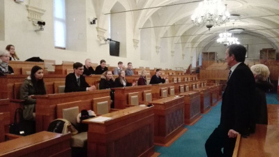 Krajský parlament dětí a mládeže Plzeňského kraje v senátu