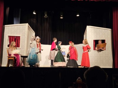 Mladší děti Divadla z kouzelné skříňky vyhrály republikové finále dětských divadel a zahrají si v Praze.